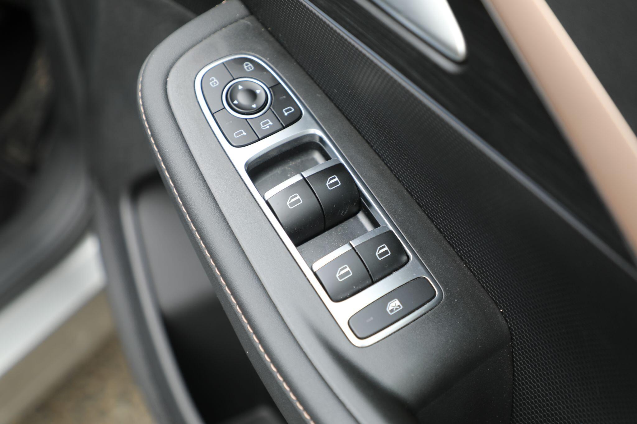 Large vehicle image